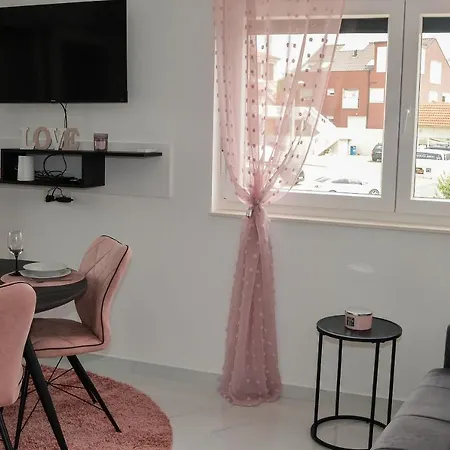 Laura Apartment
